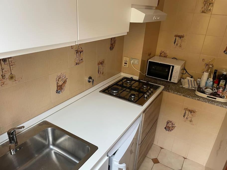 Appartamento In Centro Storico Finale Ligure Exteriör bild