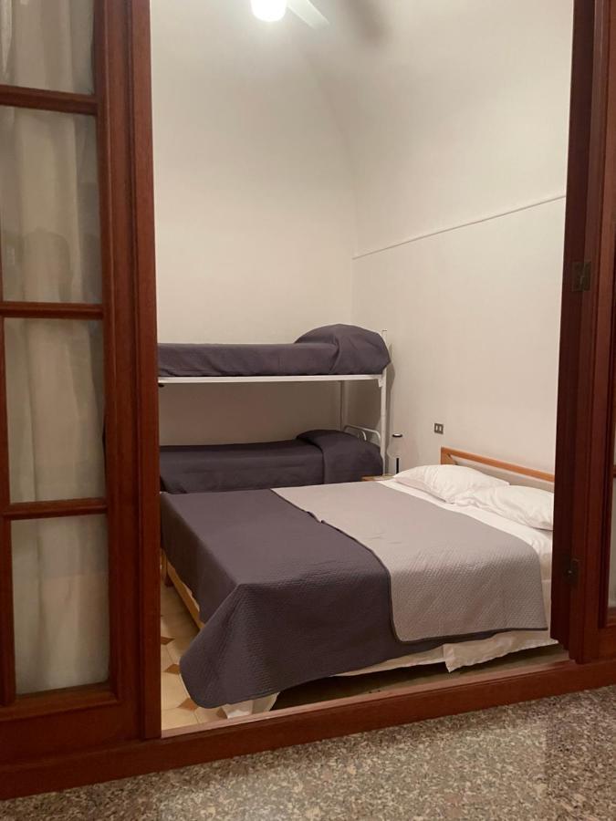 Appartamento In Centro Storico Finale Ligure Exteriör bild